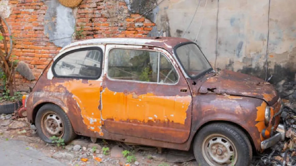 Si en tu colonia hay un coche abandonado puedes reportarlo/iStock