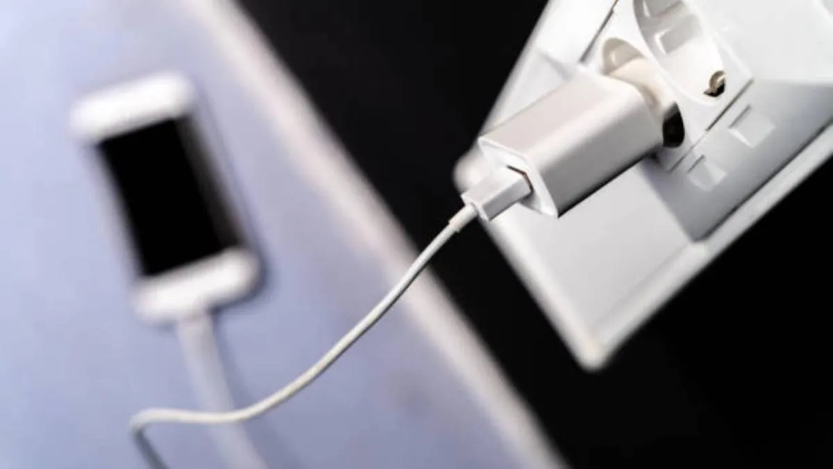 El juice jacking puede robar tus datos desde un puerto USB/iStock