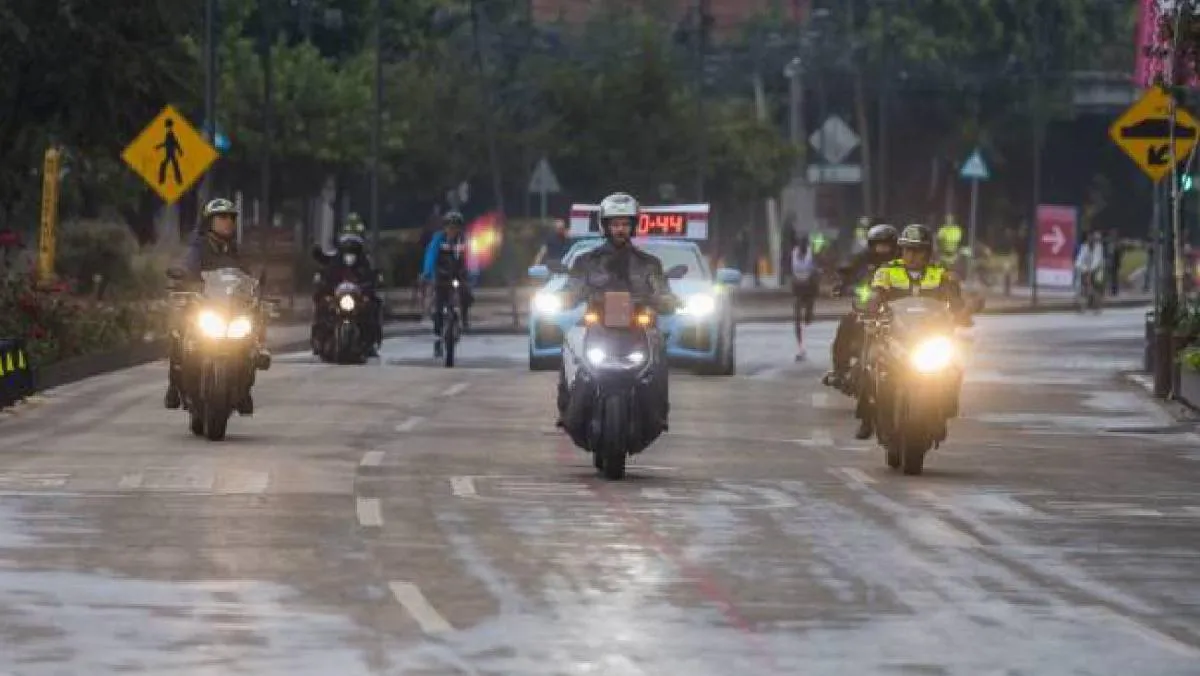 Cuando los autos avanzan, circular entre carriles es ilegal y altamente riesgoso/iStock