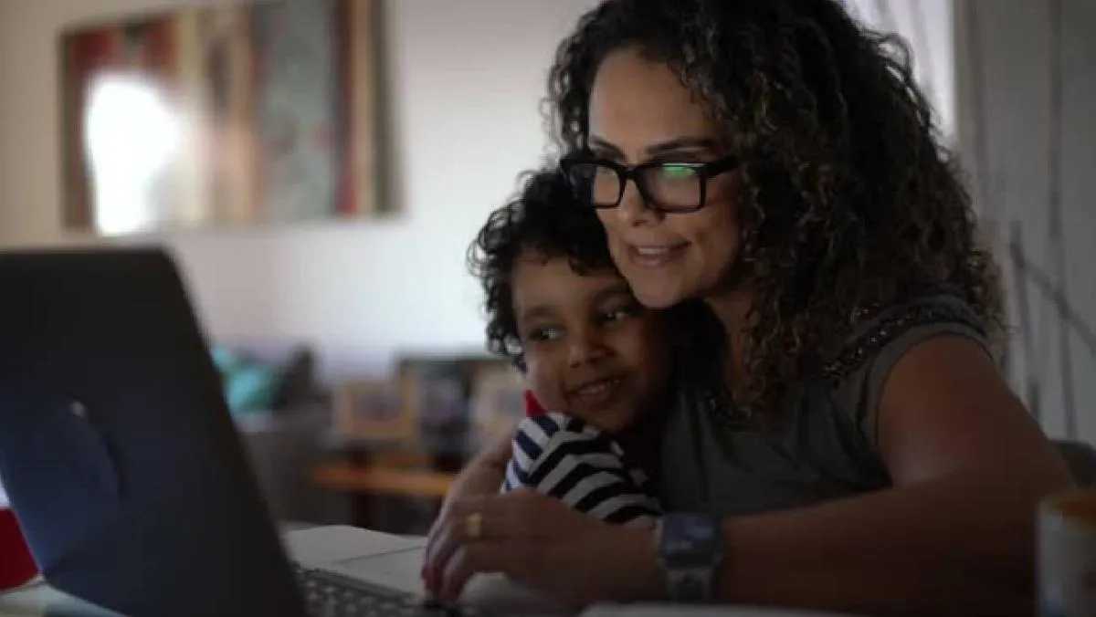 dejar la sesión abierta en un dispositivo ajeno puede convertirse en un riesgo grave de seguridad digital. / Pixabay