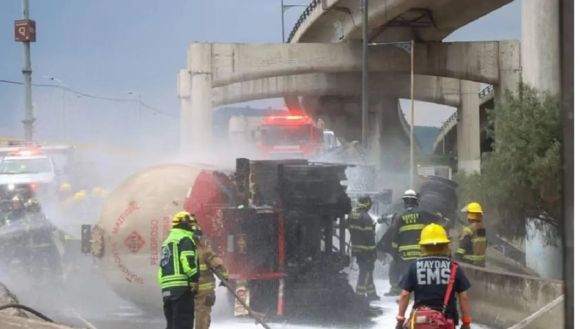 El número de víctimas por la explosión de una pipa de gas en la alcaldía Iztapalapa aumentó a 17 personas fallecidas. / RS