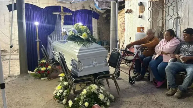 El caso ha generado indignación en la comunidad, provocando protestas frente a la tienda donde ocurrió el incidente./ RS