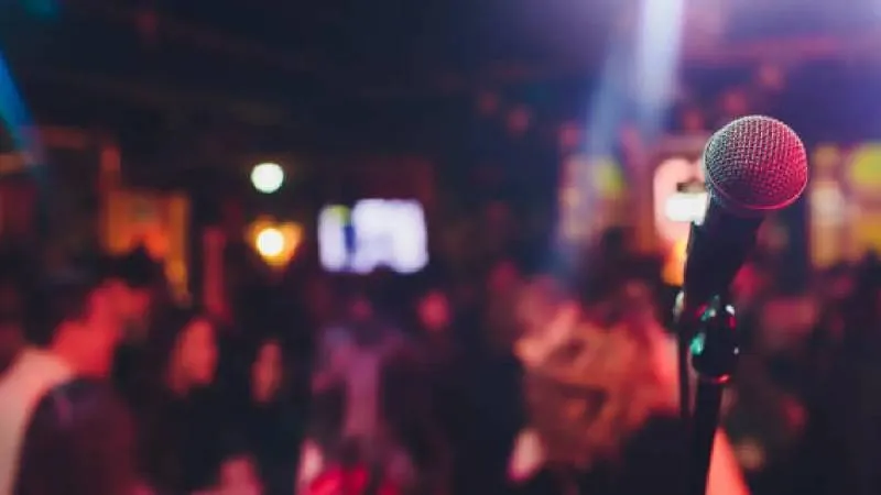 La reproducción de música dentro de los locales podría quedar prohibida si no se pagan regalías a los autores / iStock