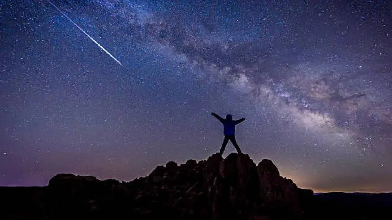 El cometa C/2025 R2 es más que un fenómeno visual; representa una oportunidad para reflexionar sobre la inmensidad del universo. / Pixabay