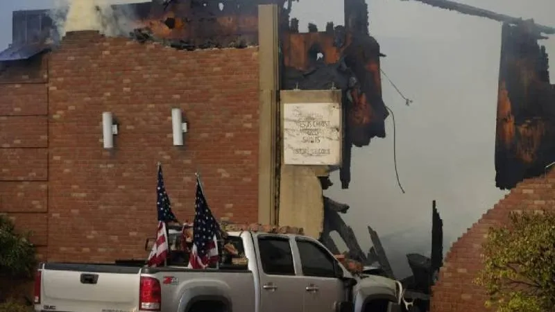 Testigos relataron momentos de pánico dentro del templo, cuando Sanford presuntamente abrió fuego. / AP