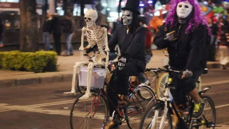 Este tour en bicicleta representa una oportunidad para descubrir la Ciudad de México desde otra perspectiva. / X