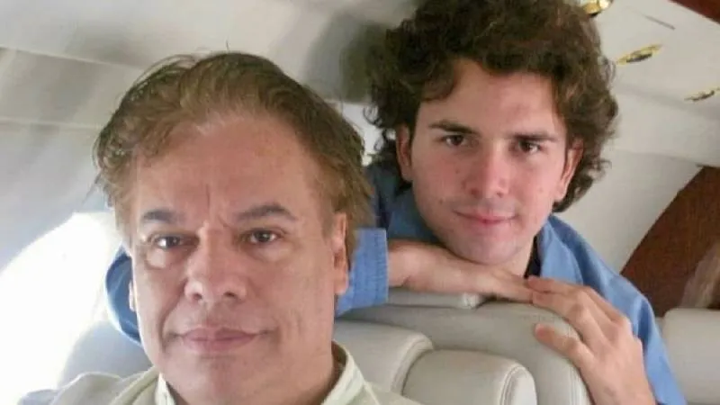 Las palabras de Santiago Alberto y la aparición del video en París han generado diversas reacciones en el público. / RS