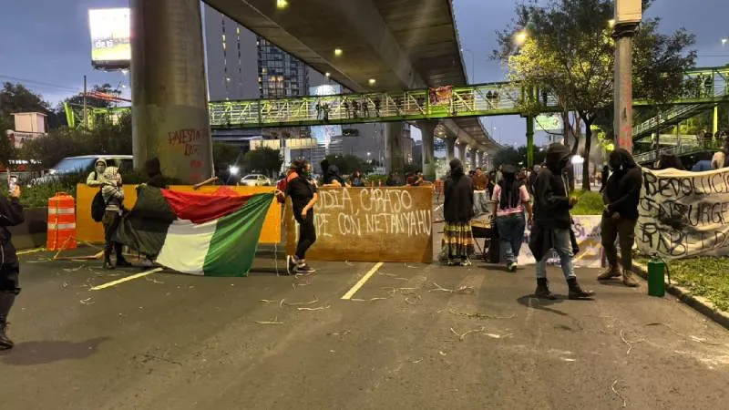 Activistas bloquearon Periferico Sur en apoyo a la Flotilla Global Sumud, / CONTRA