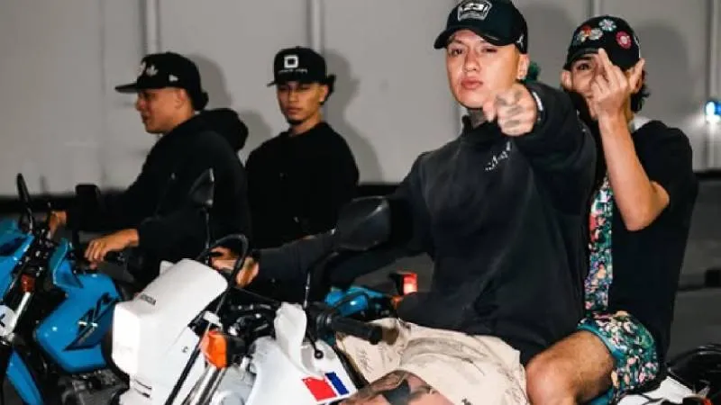 Blessd, cuyo nombre real es Stiven Mesa Londoño, es un cantante y compositor colombiano. / IG