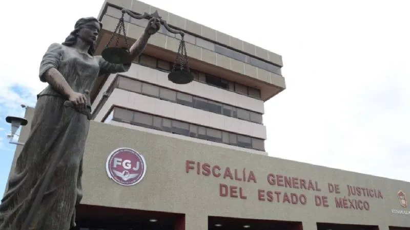 Elementos de la Fiscalía General de Justicia del Estado de México se trasladaron al sitio para iniciar las diligencias. / RS