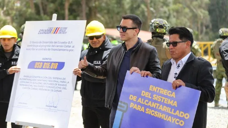 Daniel Noboa, fue atacada por un grupo de manifestantes en una localidad del sur del país./ @MundoDiblu