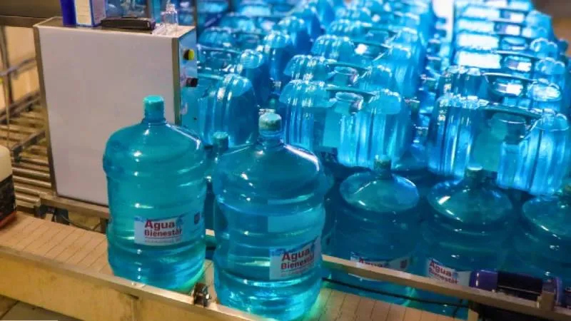 Actualmente existen 13 plantas purificadoras en operación y más de 700 colonias beneficiadas. / RS