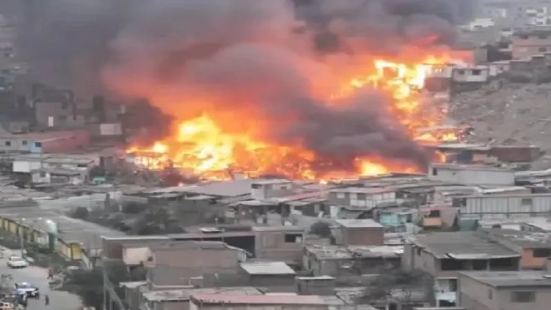 El comandante de los bomberos señaló que al menos 20 unidades participaron en las labores para sofocar el incendio. / X
