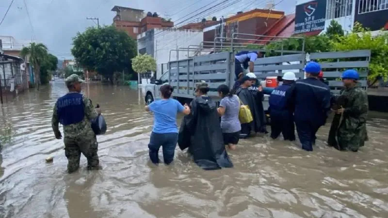 En Oaxaca y Chiapas, los ríos desbordados obligaron a la evacuación de cientos de familias. / X