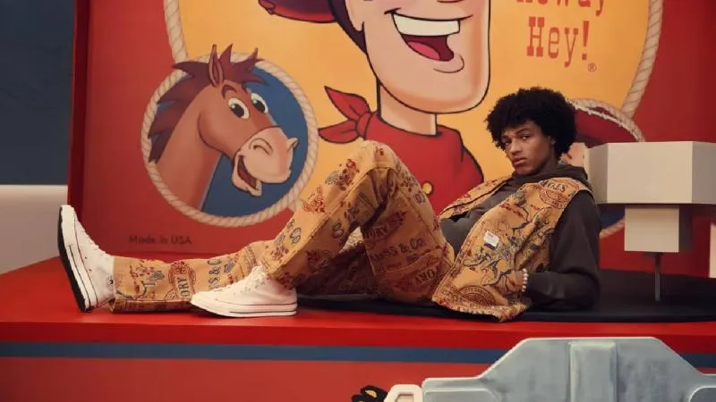 La colección Levi’s × Toy Story ya está disponible en tiendas Levi’s seleccionadas. / LEVIS