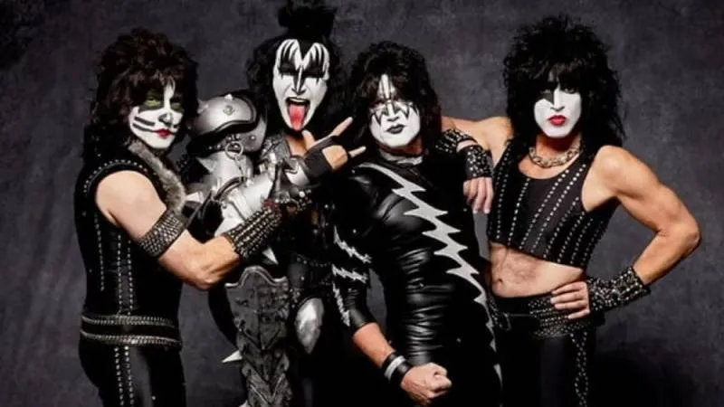 KISS vendió millones de álbumes y se convirtió en un fenómeno cultural. / X