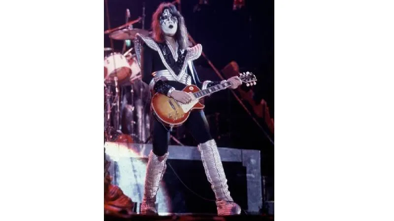 El pasado septiembre de 2025, Ace Frehley sufrió una caída en su estudio, lo que provocó una hemorragia cerebral./ AP