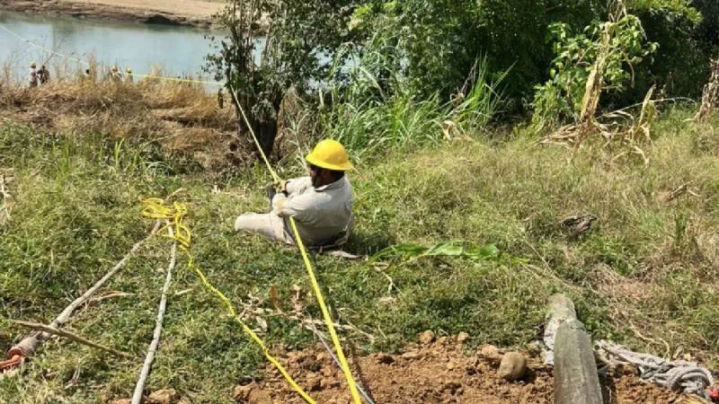 En días recientes, la CFE instaló puntos de internet en dos clínicas del ISSSTE en Álamo, Veracruz, y entregó 2,569 chips gratuitos de telefonía e internet. / CFE