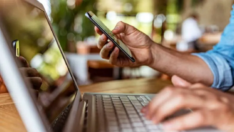 Al acceder, los ciberdelincuentes pueden capturar contraseñas. / Pixabay