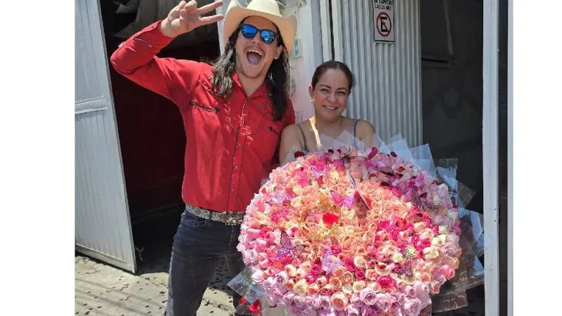 El material se difundió poco después de que la mujer presentara la denuncia correspondiente. / FB: Flores El Patrón