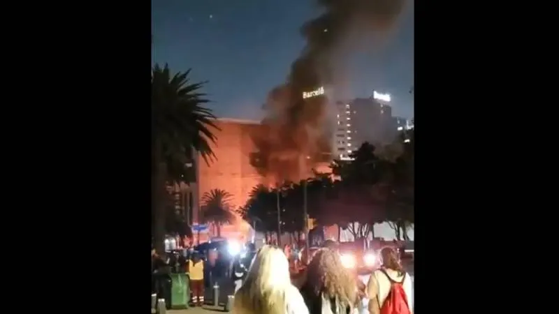 El incendio generó una intensa movilización de servicios de emergencia. / X