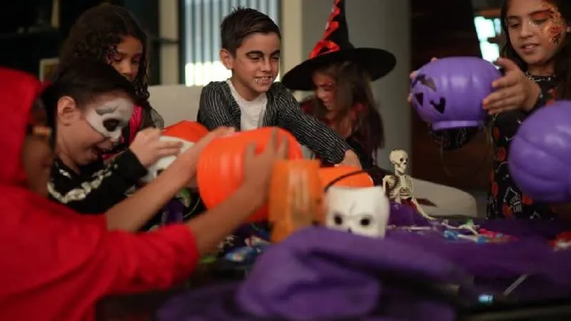 Las autoridades sugieren que los niños salgan siempre acompañados por un adulto. / Pixabay