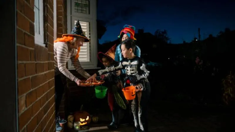 También se aconseja revisar los dulces antes de consumirlos y portar bolsas o recipientes limpios./ Pixabay