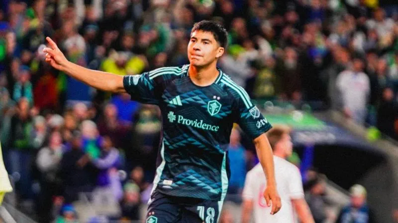 El mexicano la rompe con Seattle | @SoundersFC