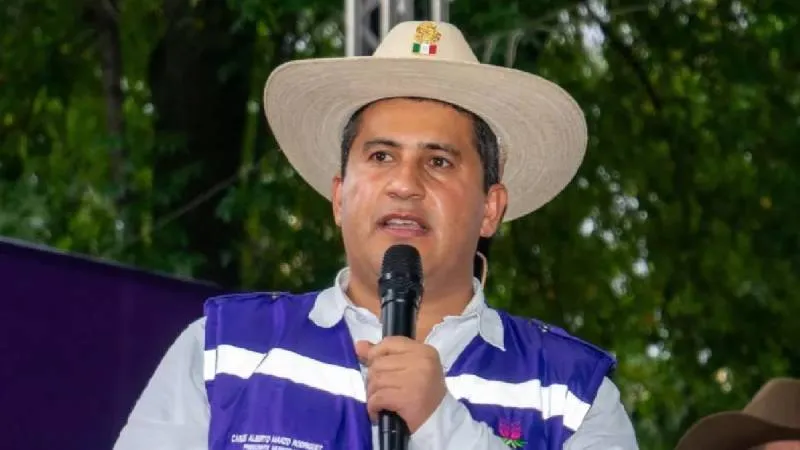 El pueblo de Uruapan despide entre flores y música al alcalde que enfrentó al crimen organizado./ RS