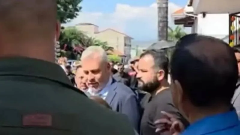 Momentos de tensión en el funeral del alcalde Carlos Manzo, donde asistentes exigieron justicia y rechazaron la presencia del gobernador./ RS