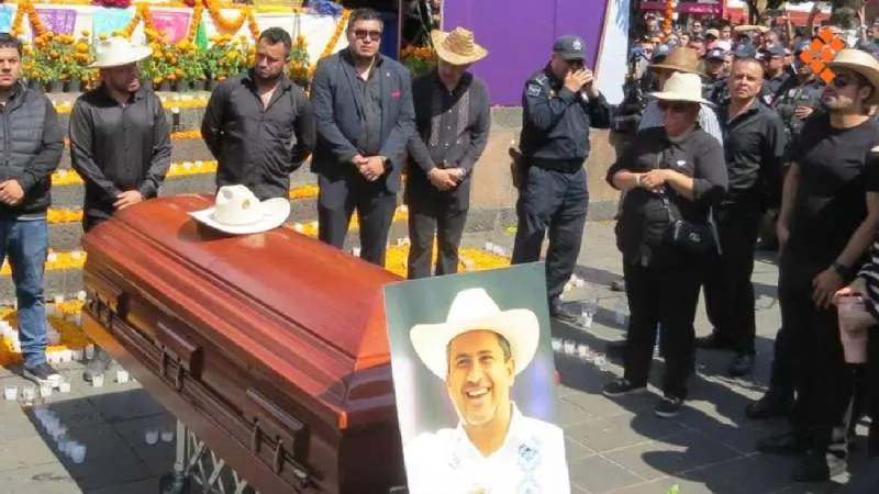 Ciudadanos acompañaron el féretro del alcalde asesinado en medio de reclamos de seguridad y justicia./Quadratin