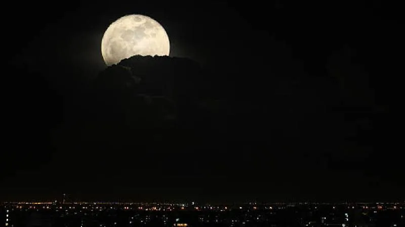 La Superluna del Castor 2025 será visible la noche del 4 y la madrugada del 5 de noviembre en todo México./ Pixabay