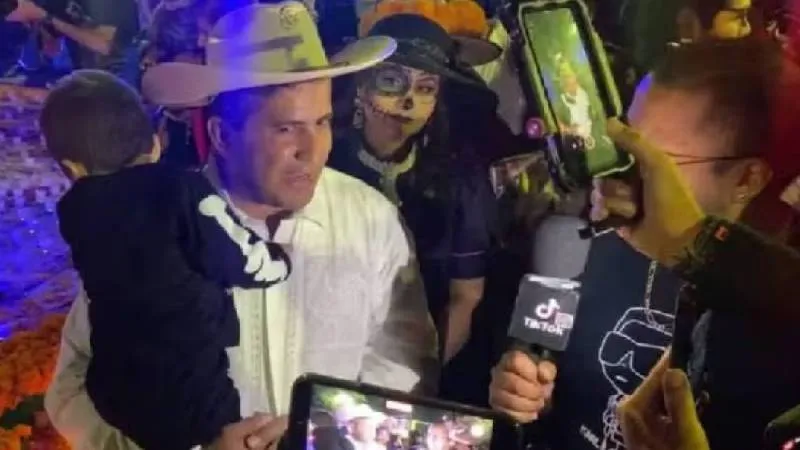 Carlos Manzo Rodríguez fue asesinado el 1 de noviembre durante la celebración del Festival de las Velas. / RS