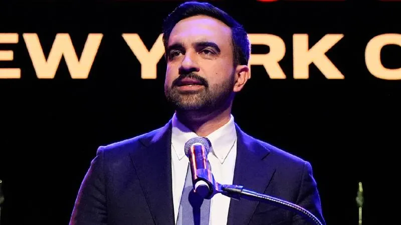 Mamdani promete transformar Nueva York con transporte gratuito, vivienda asequible y un enfoque social en su administración./ AP
