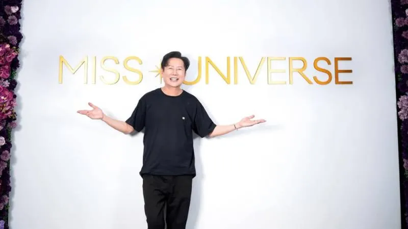 Nawat Itsaragrisil nació en Bangkok, Tailandia, el 10 de agosto de 1965. / IG: @nawat.tv