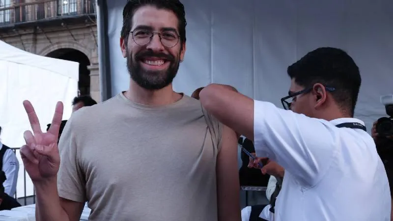 Autoridades capitalinas invitan a la población a completar sus esquemas de vacunación de forma gratuita./ Gobierno de México