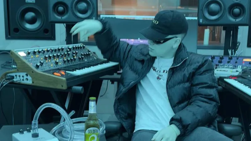 La sesión estará disponible en las principales plataformas musicales como Spotify. / IG: @bizarrap