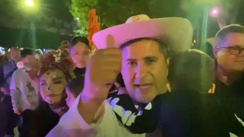 El alcalde Carlos Manzo fue asesinado durante el Festival de las Velas en Uruapan, mientras convivía con ciudadanos en un evento público./ RS