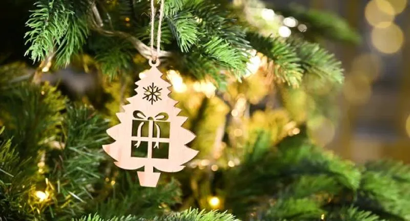 La tradición católica indica que el árbol de Navidad debe colocarse el primer domingo de Adviento, que en 2025 será el 30 de noviembre./ Pixabay