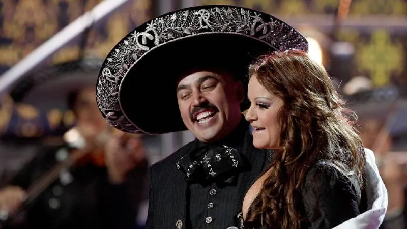 El cantante aseguró que el avión de Jenni Rivera “fue obligado a despegar” pese a que el piloto se había negado./ X