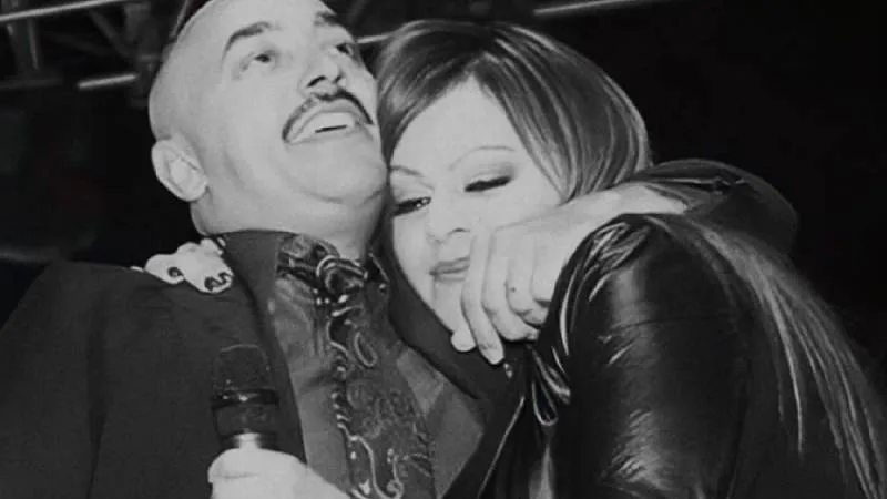 Durante la entrevista con Gustavo Adolfo Infante, Lupillo reveló que pidió ayuda al narcotráfico para buscar a su hermana./ RS