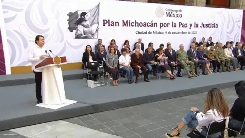 Mario Delgado Carrillo, titular de la SEP, presentó el nuevo programa de becas que busca reducir la deserción escolar./ RS