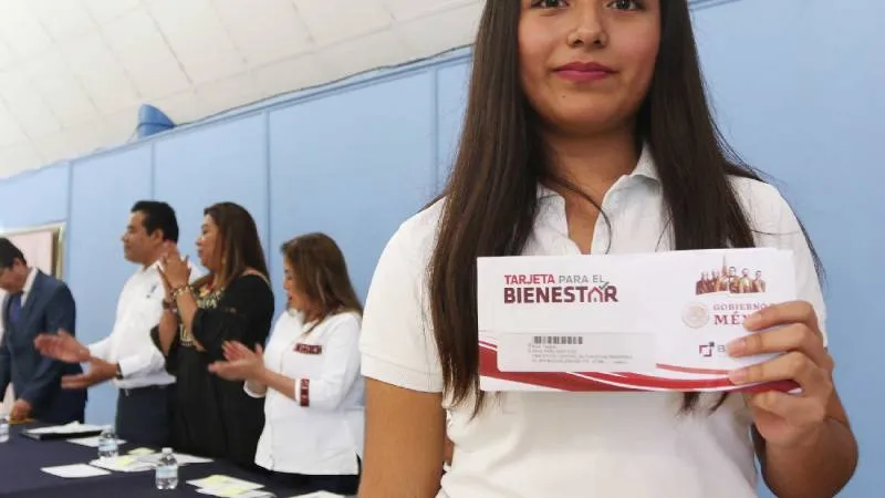 El nuevo apoyo beneficiará a más de 80 000 jóvenes que enfrentan dificultades económicas para continuar sus estudios./ RS