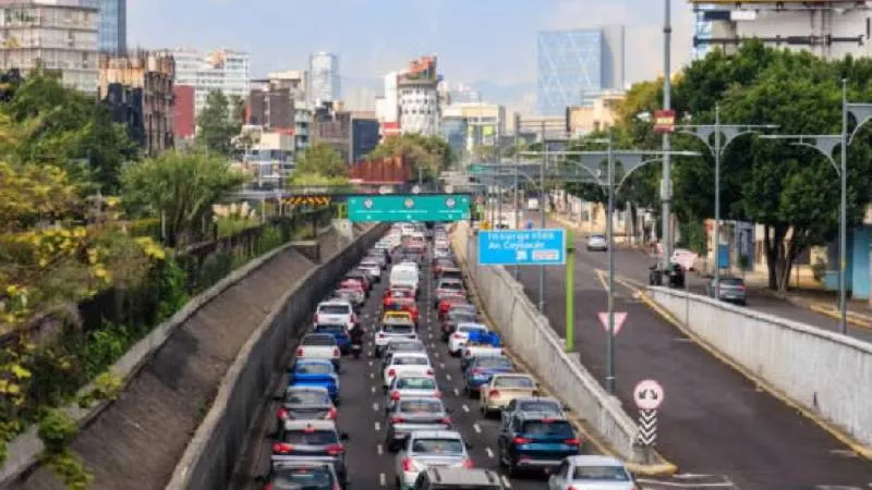 Automovilistas pueden consultar en línea si su vehículo puede circular en el portal oficial hoynocircula.cdmx.gob.mx. / pixabay