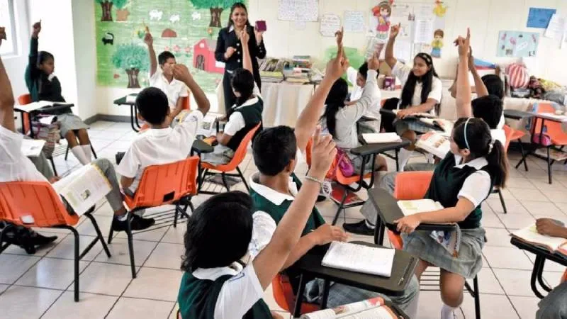 El viernes se realizará la jornada de descarga administrativa, donde docentes registran calificaciones y reportes escolares./ RS