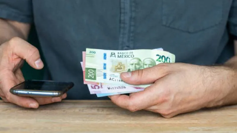 Quien gana $10,000 pesos mensuales y tiene más de un año de servicio, recibirá un mínimo de $4,999.95 pesos de aguinaldo./ Pixabay