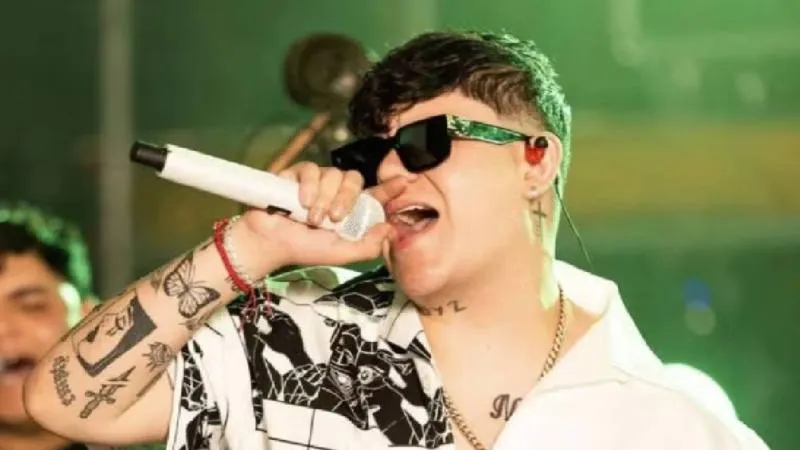 Las autoridades de Jalisco aplicaron una multa y vetaron temporalmente al cantante por presunta apología del delito./ RS