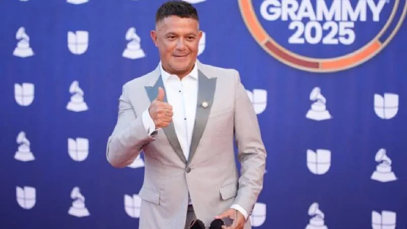 Alejandro Sanz triunfó con Palmeras en el jardín, reconocida como Grabación del Año./ AP