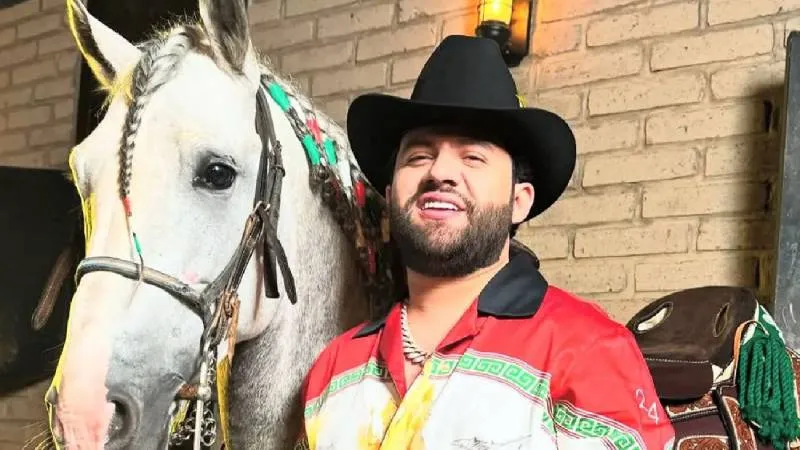 Personal de la Fiscalía de Jalisco revisa material relacionado con presentaciones de Luis R. Conríquez para determinar si su contenido constituye apología del delito./ RS