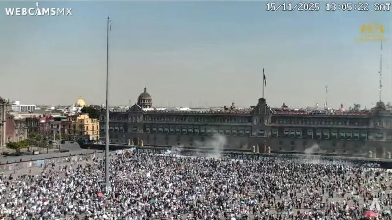 Elementos de seguridad resguardaron calles cercanas al Zócalo para evitar nuevos accesos al perímetro de Palacio Nacional./ Captura de pantalla